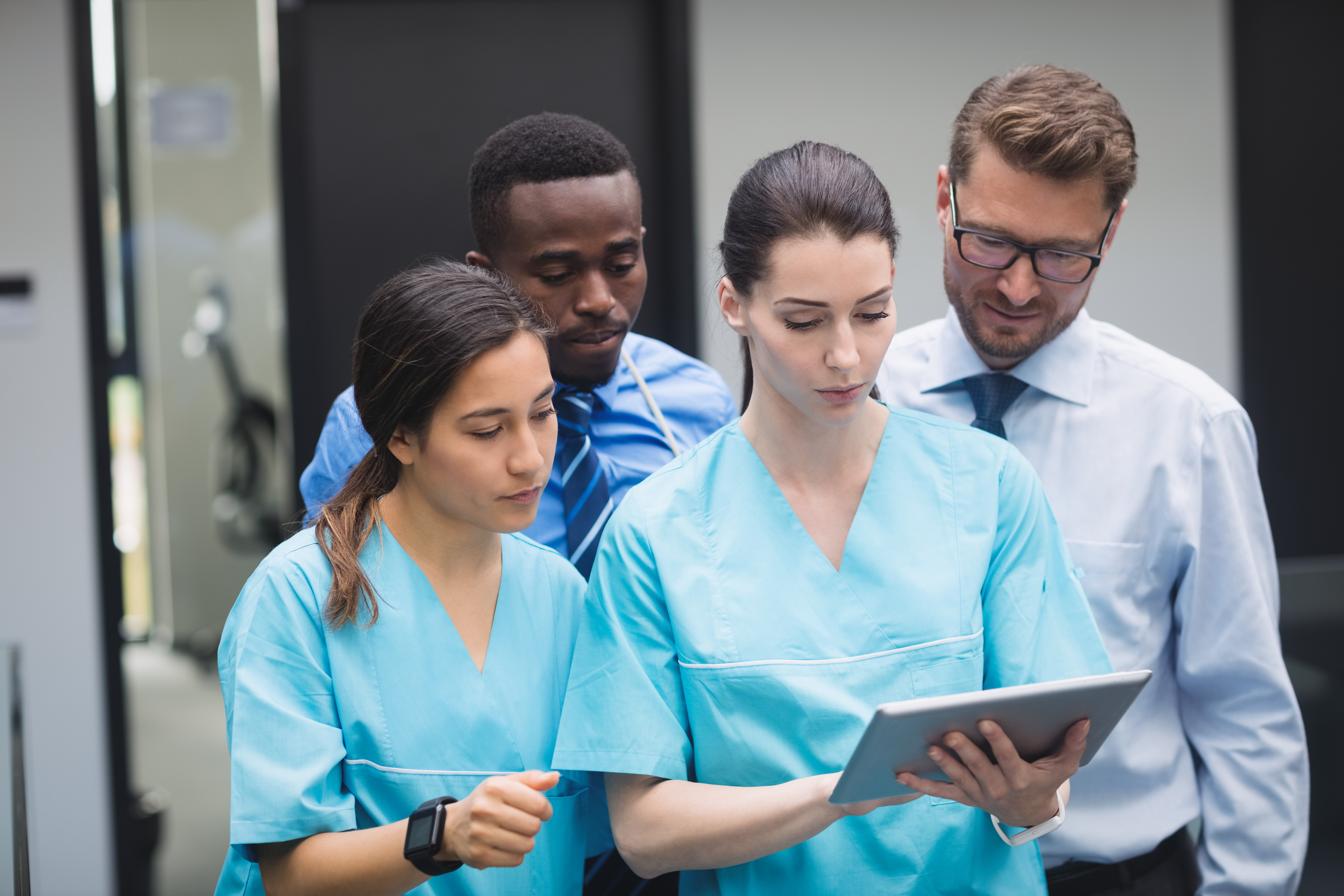 Nurses discuss using tablet